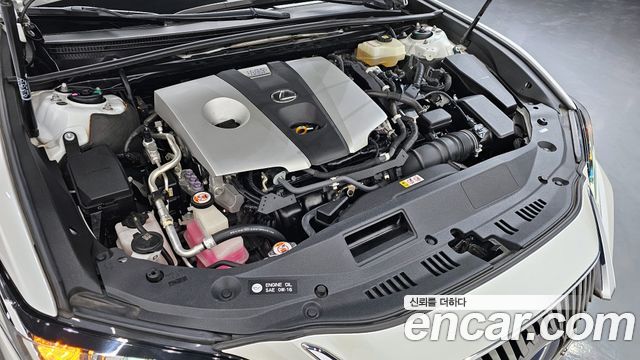 Лексус ES300h 2020 — миниатюра 6