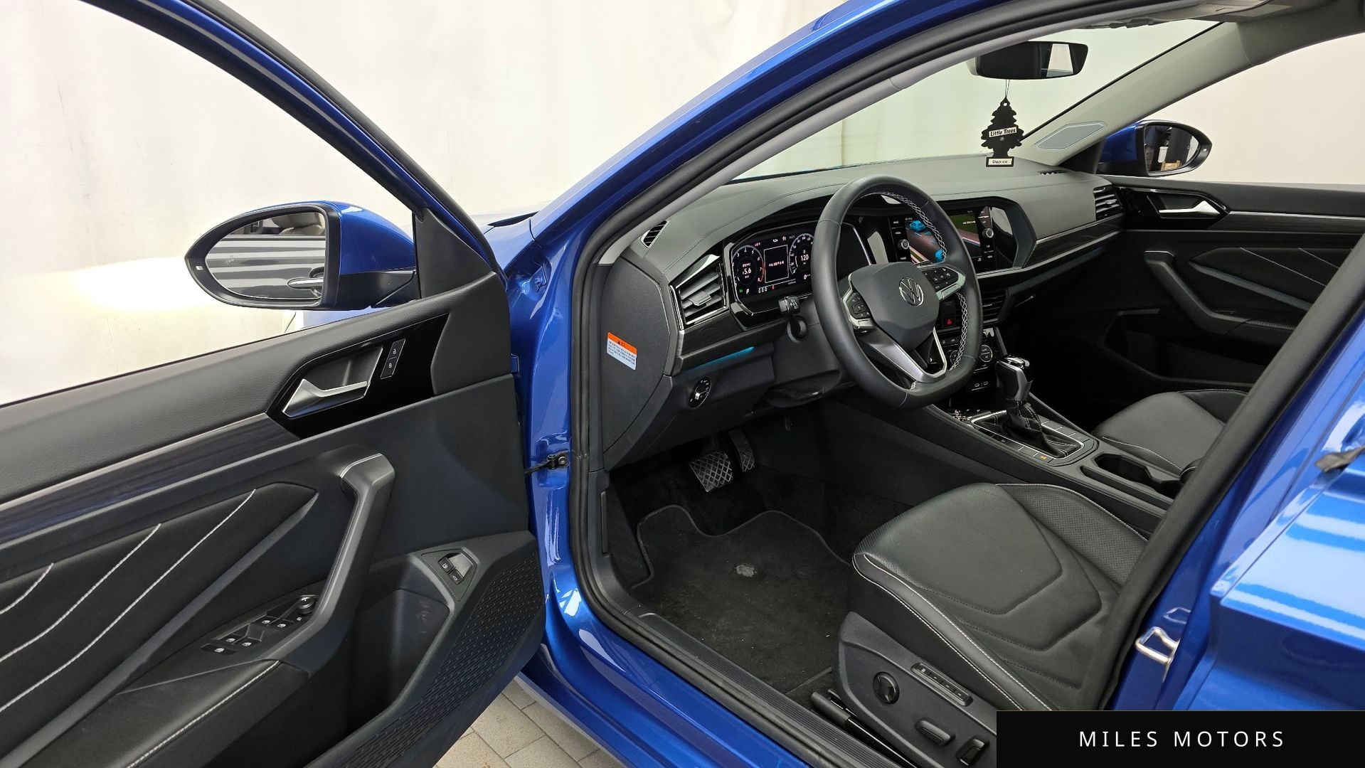 Volkswagen 제타 2023 — миниатюра 10