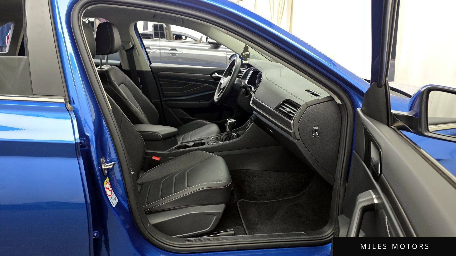 Volkswagen 제타 2023 — миниатюра 11