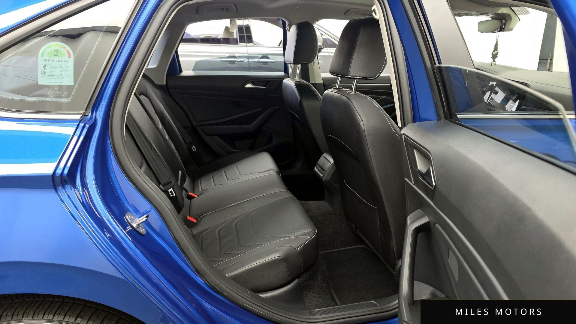 Volkswagen 제타 2023 — миниатюра 12