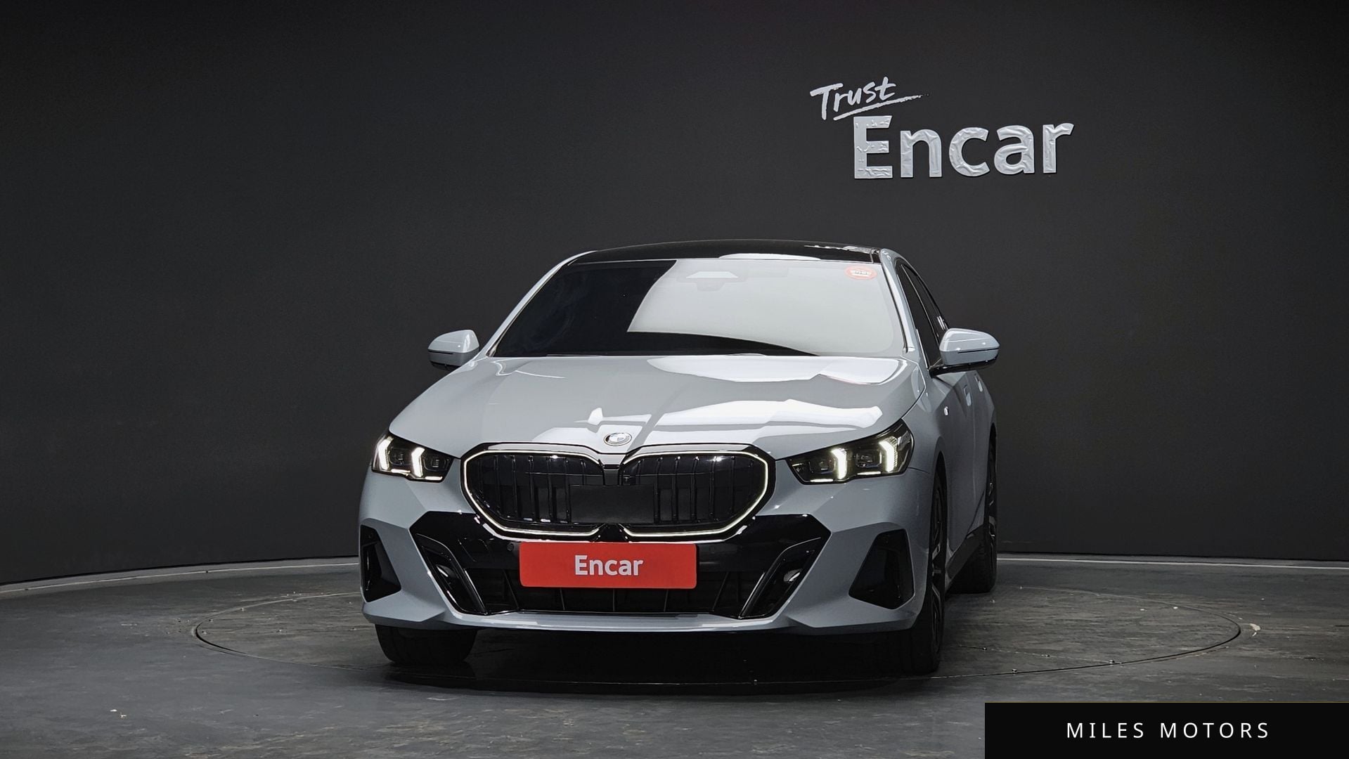 BMW 5 Series (G60) 2024 — миниатюра 3