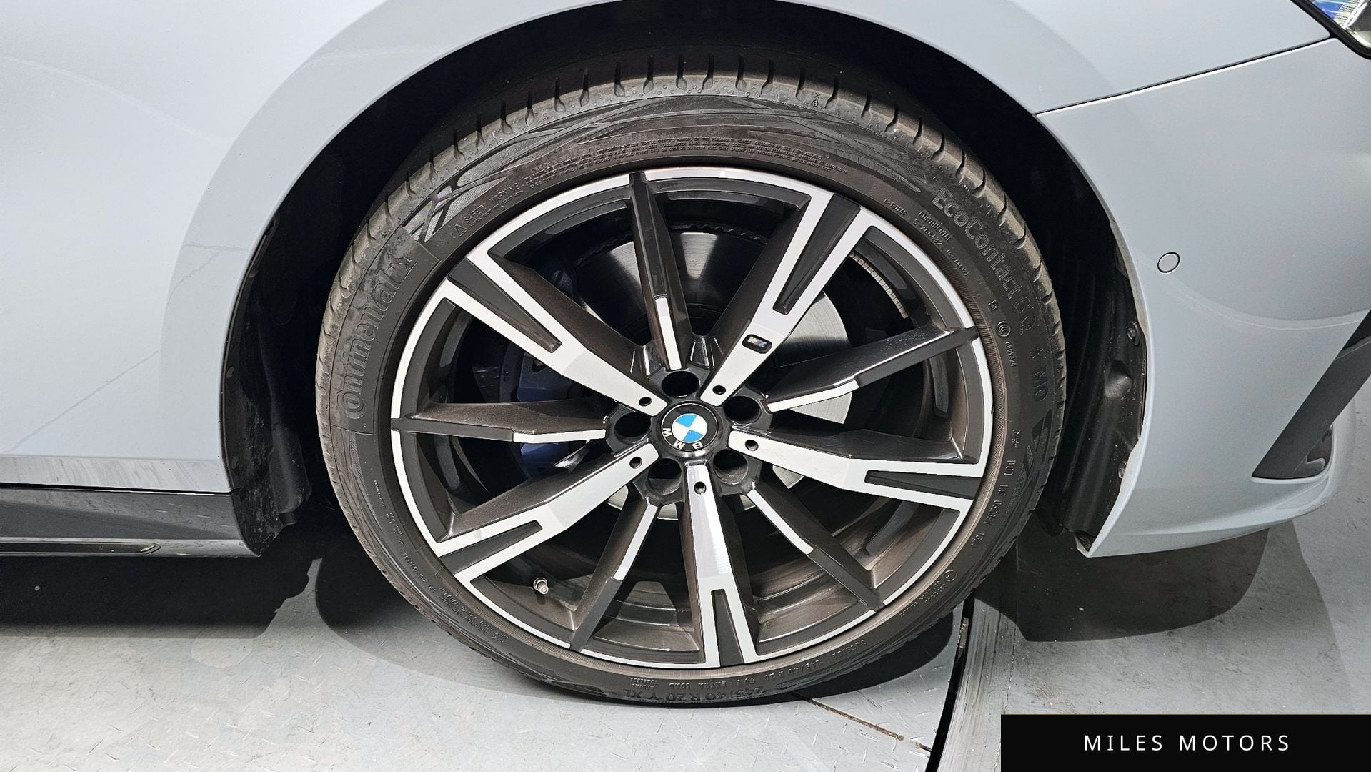 BMW 5 Series (G60) 2024 — миниатюра 5