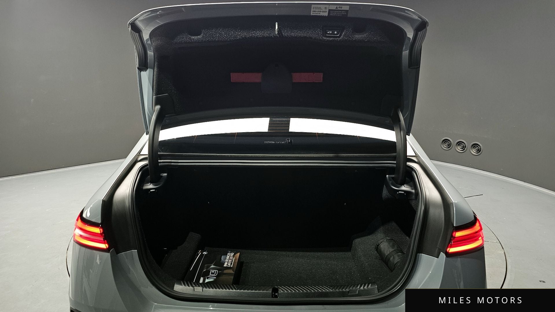 BMW 5 Series (G60) 2024 — миниатюра 20