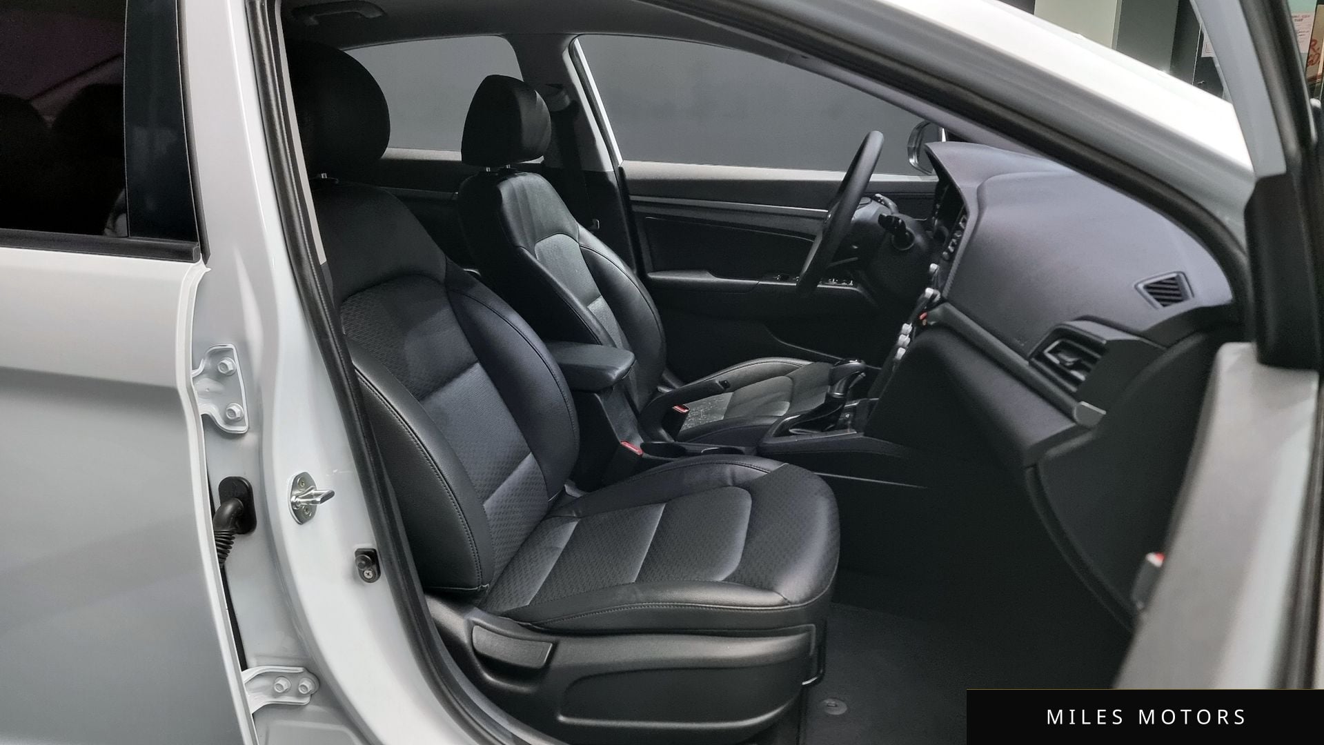 Hyundai AVANTE 2019 — миниатюра 10