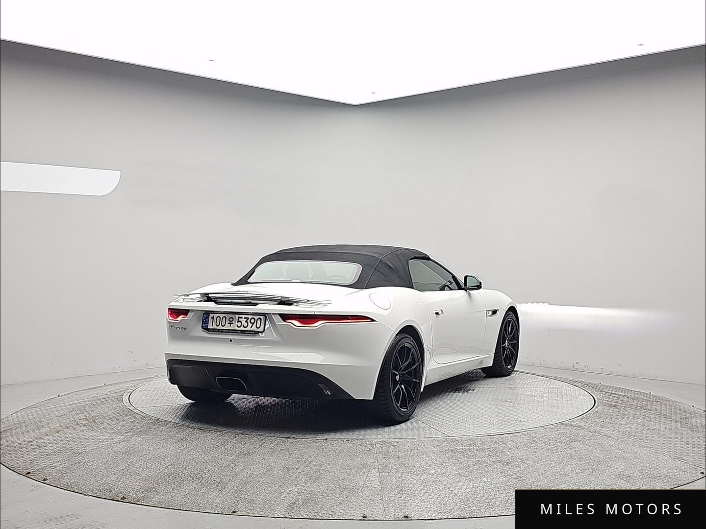 Jaguar F-TYPE 2022 — миниатюра 4