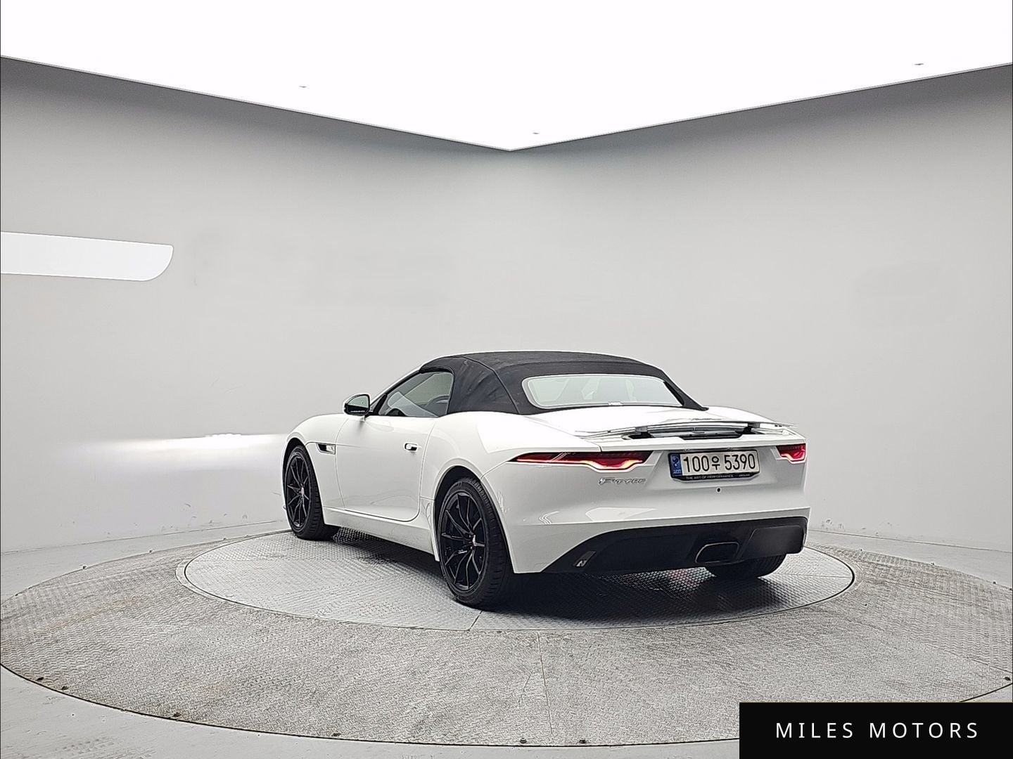 Jaguar F-TYPE 2022 — миниатюра 5