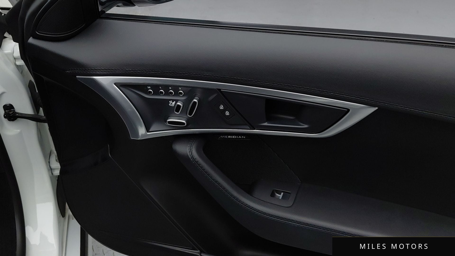 Jaguar F-TYPE 2022 — миниатюра 9