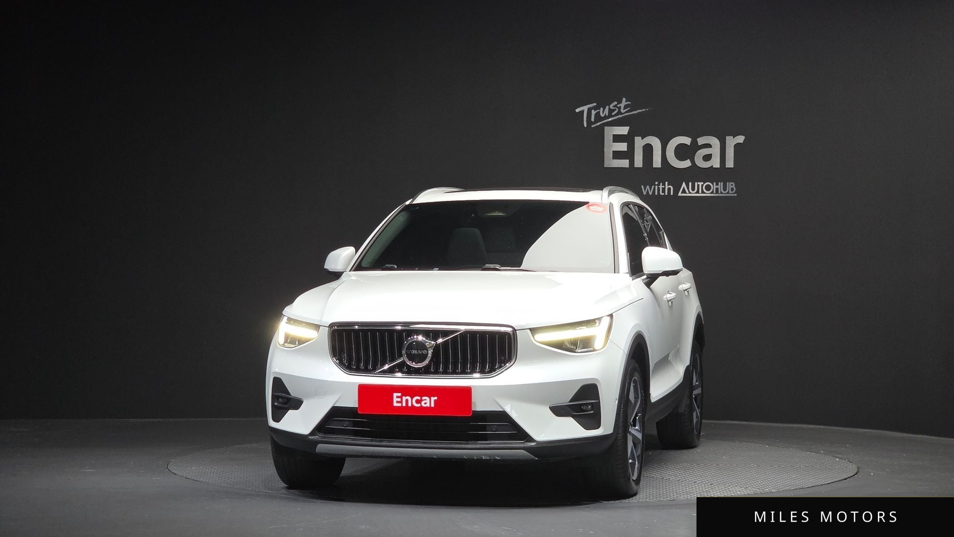 Volvo XC40 2023 — миниатюра 3