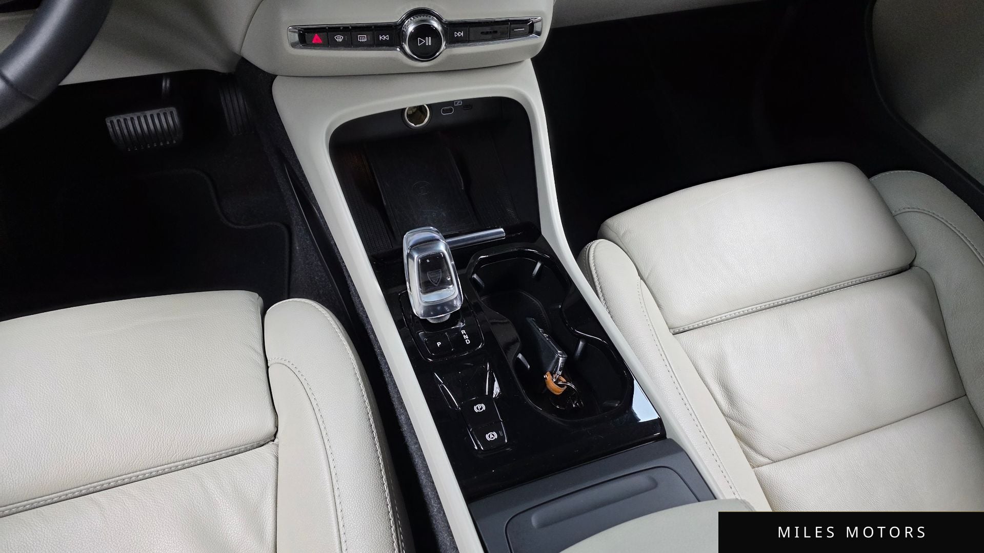 Volvo XC40 2023 — миниатюра 9