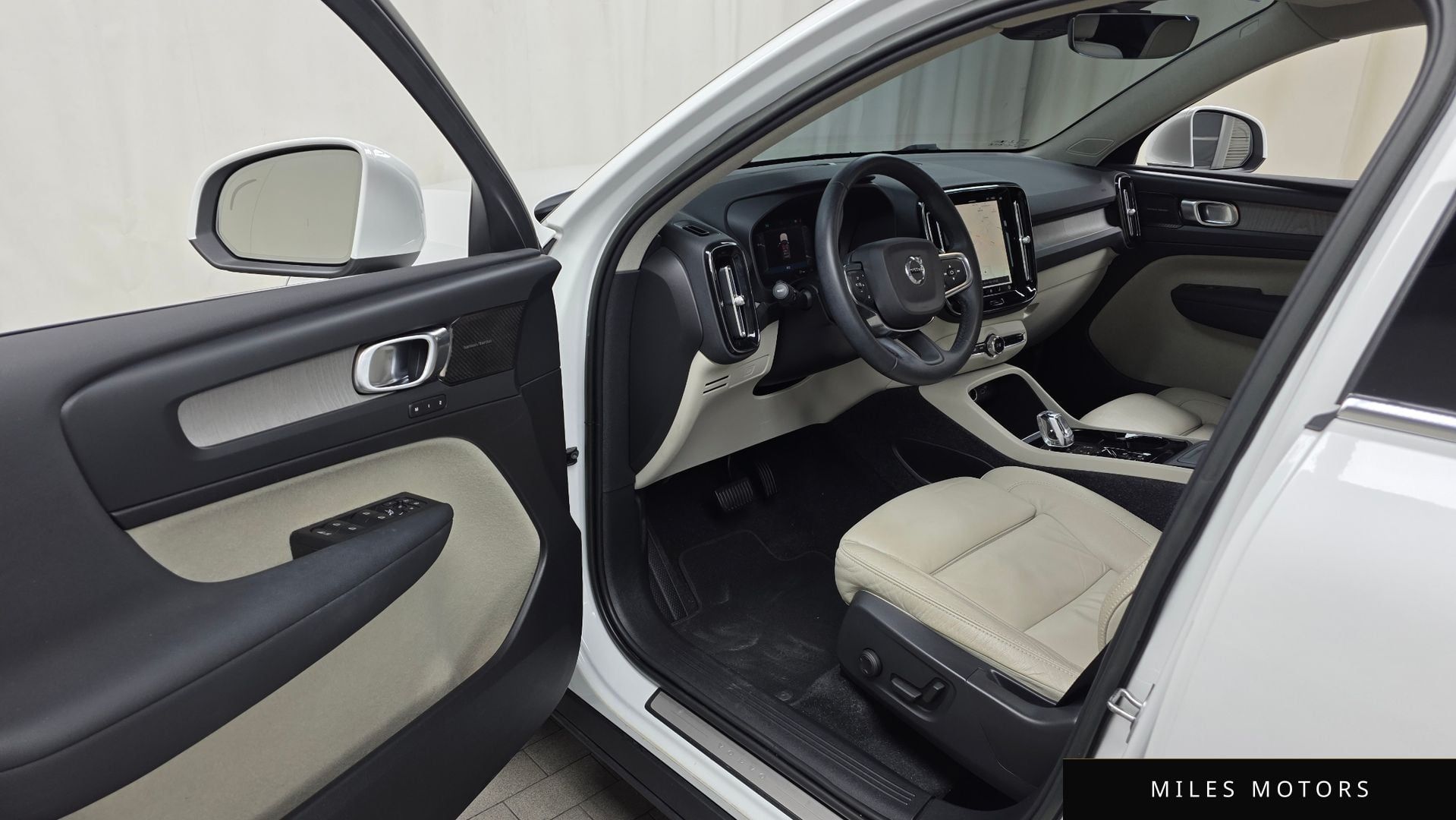 Volvo XC40 2023 — миниатюра 10