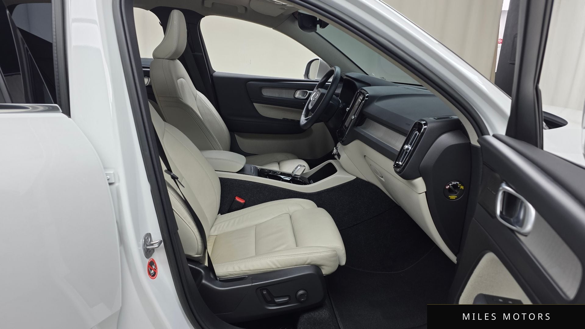 Volvo XC40 2023 — миниатюра 11