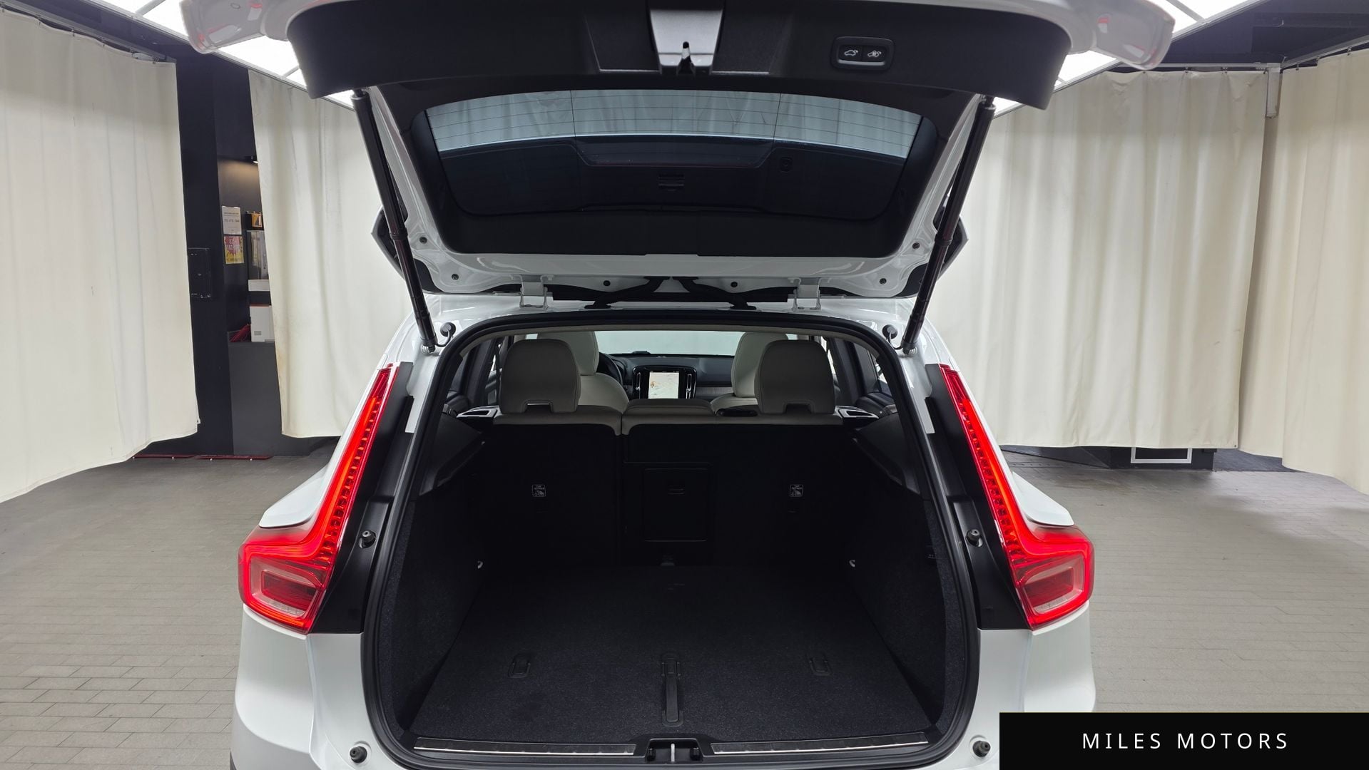 Volvo XC40 2023 — миниатюра 20