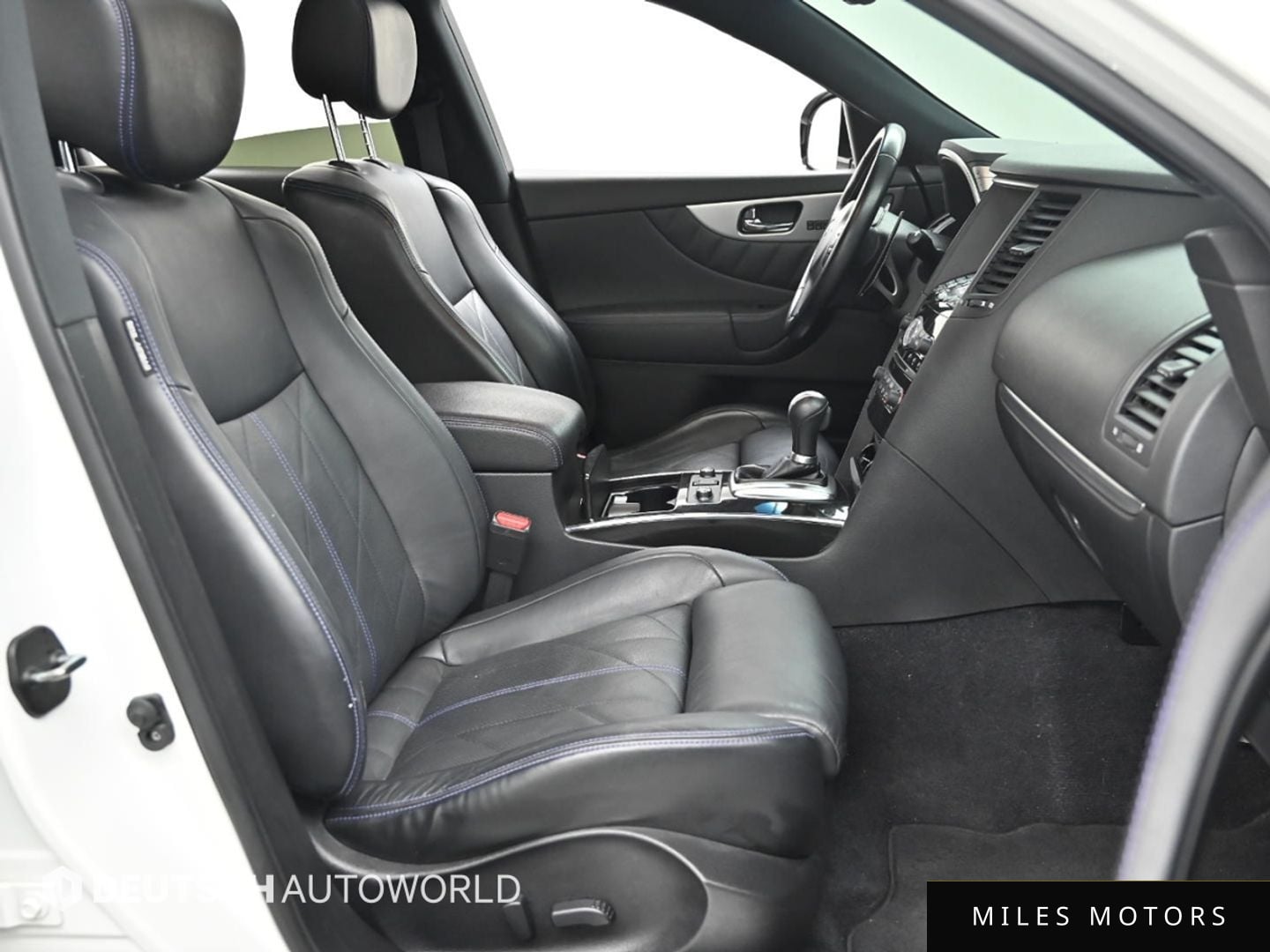 Infiniti QX70 2017 — миниатюра 10