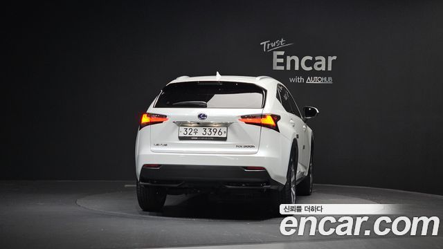 Лексус NX300h 2015 — миниатюра 4