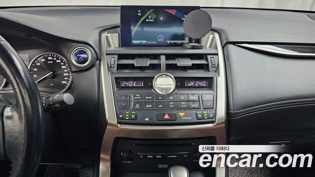 Лексус NX300h 2015 — миниатюра 16