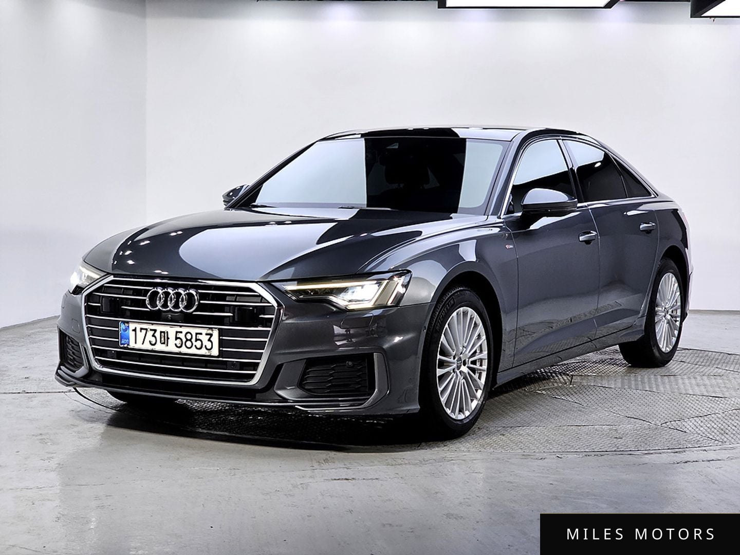 Audi A6 (C8) 2021 — фото 1 из 12
