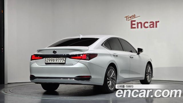 Лексус ES300h 2023 — миниатюра 2