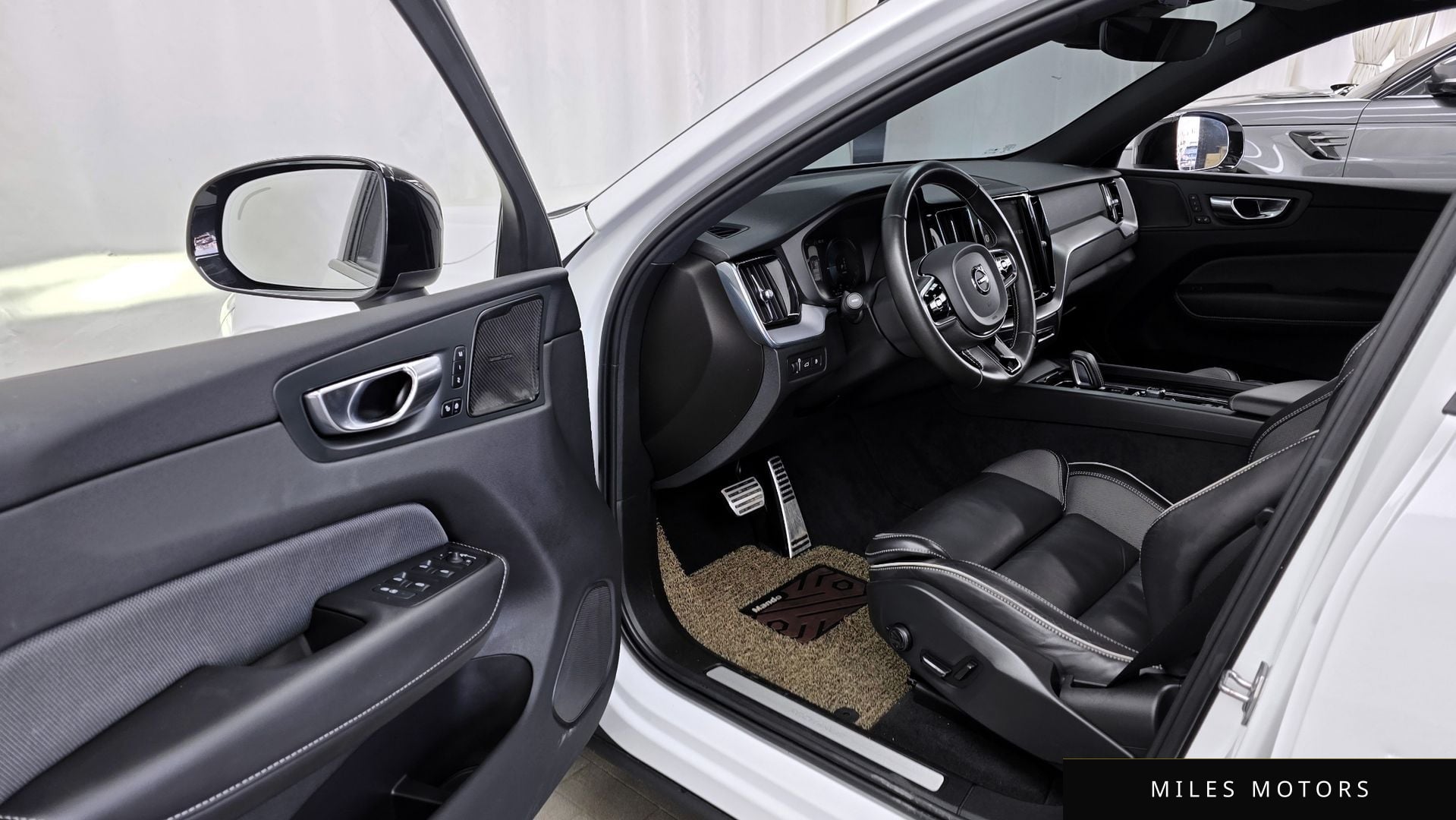 Volvo XC60 2021 — миниатюра 10