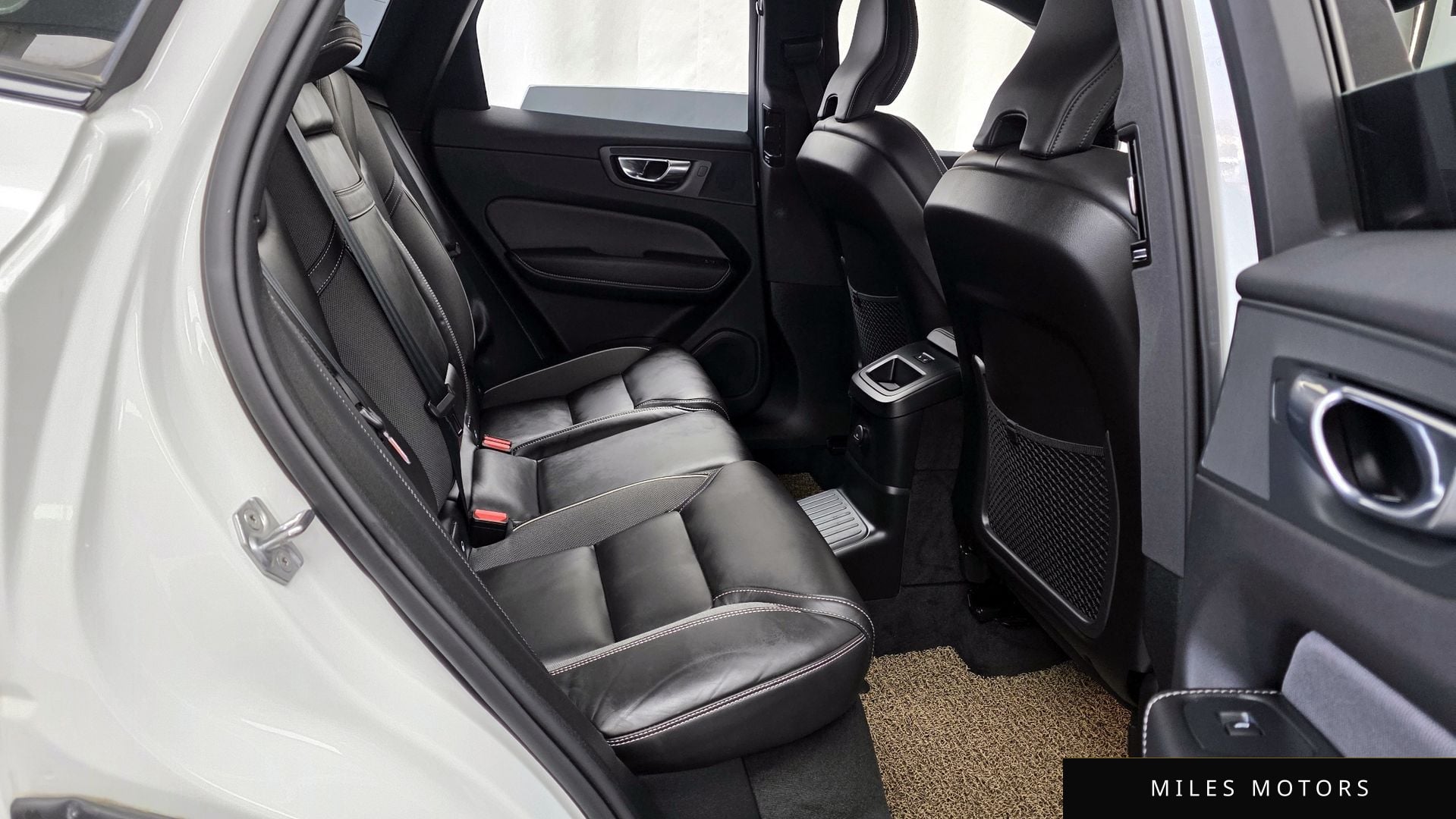 Volvo XC60 2021 — миниатюра 12