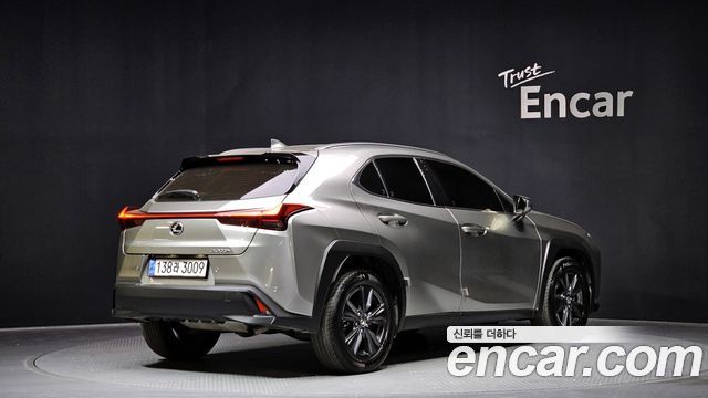 Лексус UX300h 2025 — миниатюра 2