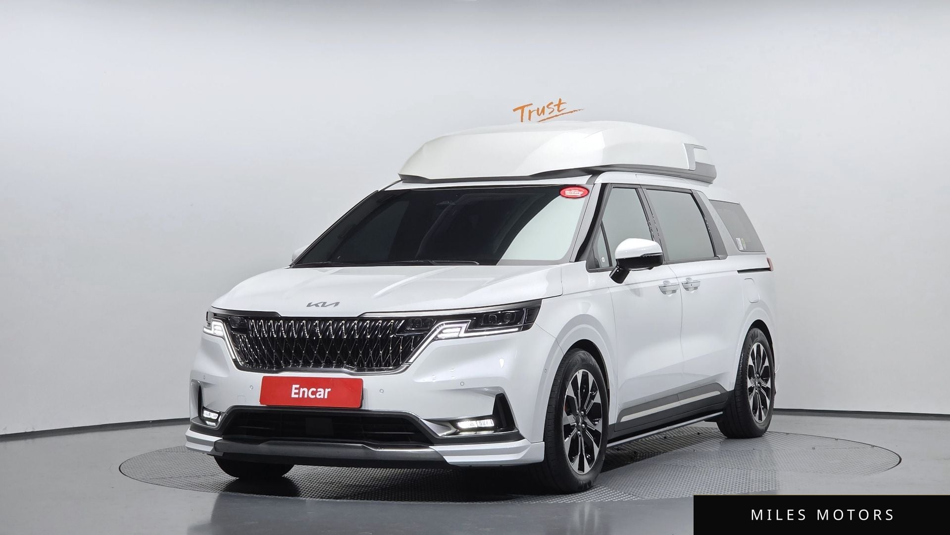 Kia Carnival 2023 — фото 1 из 12