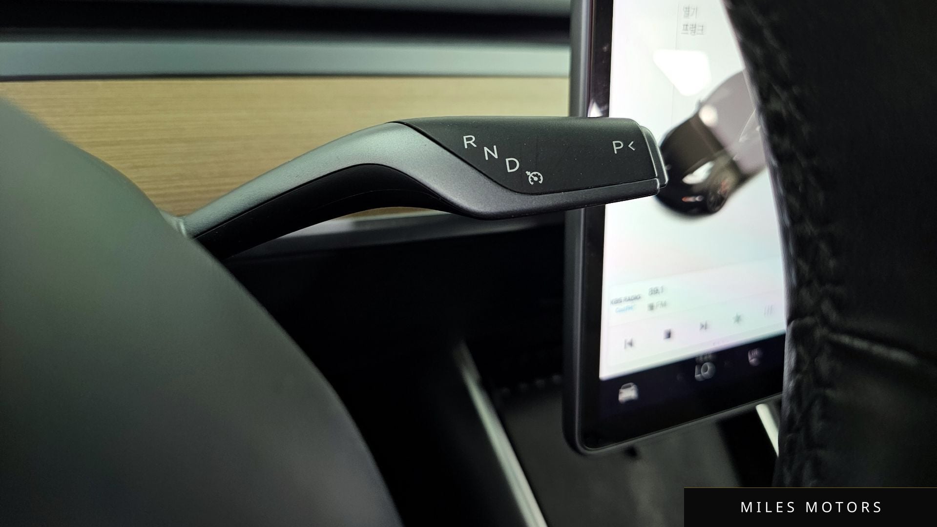 Tesla 모델 3 2020 — миниатюра 9