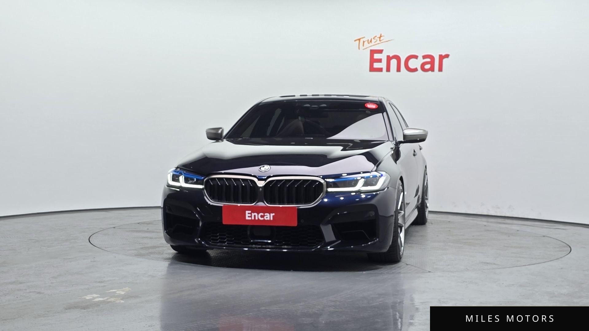 BMW 5 Series (G30) 2018 — миниатюра 3