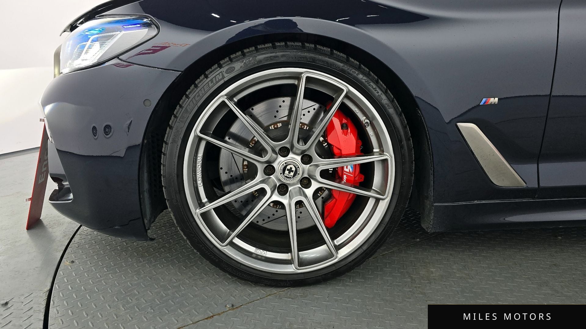 BMW 5 Series (G30) 2018 — миниатюра 5