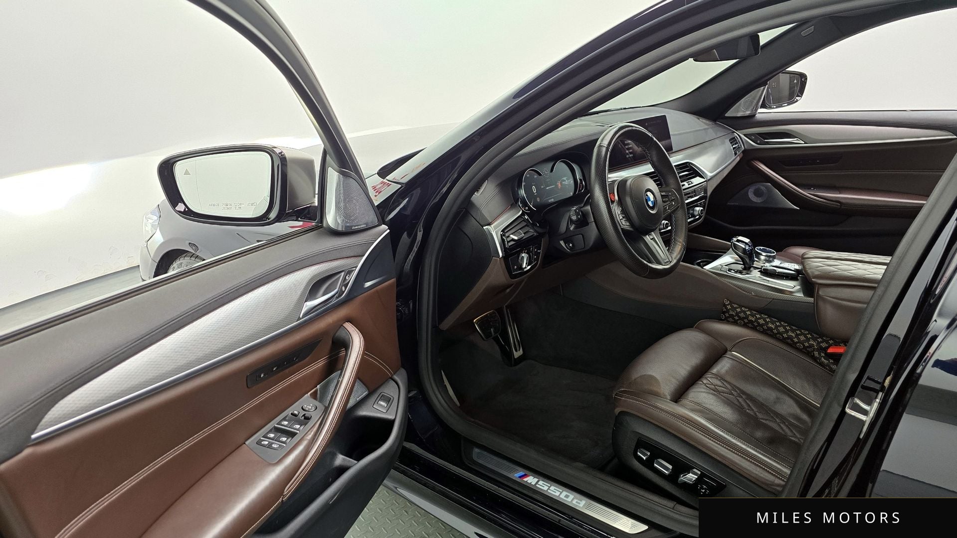 BMW 5 Series (G30) 2018 — миниатюра 10