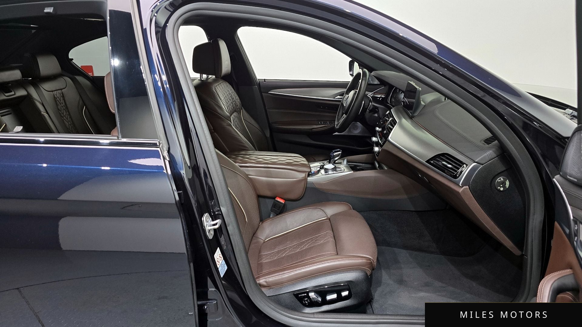 BMW 5 Series (G30) 2018 — миниатюра 11
