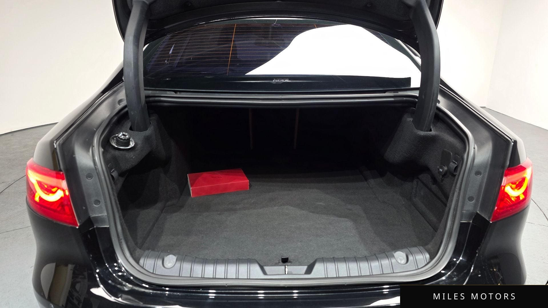 Jaguar XF (X260) 2017 — миниатюра 20