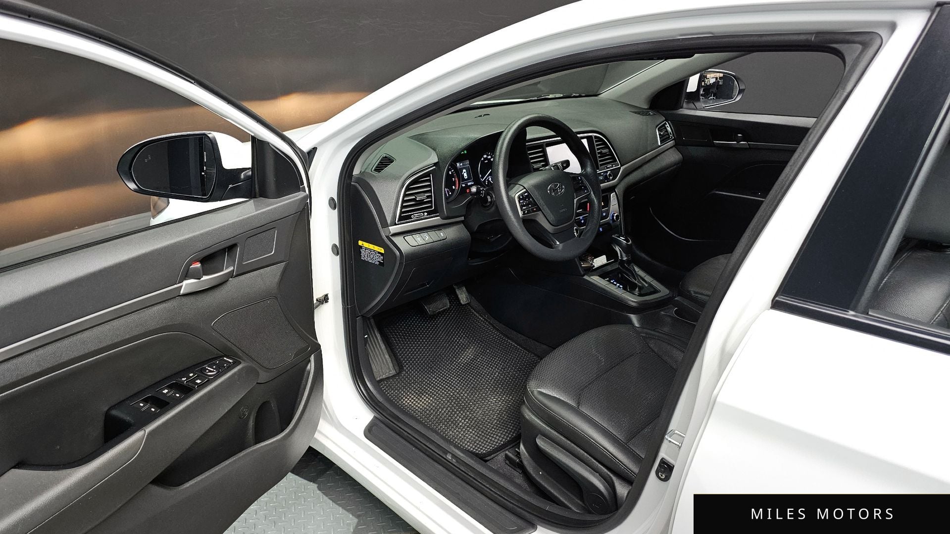 Hyundai AVANTE 2018 — миниатюра 11