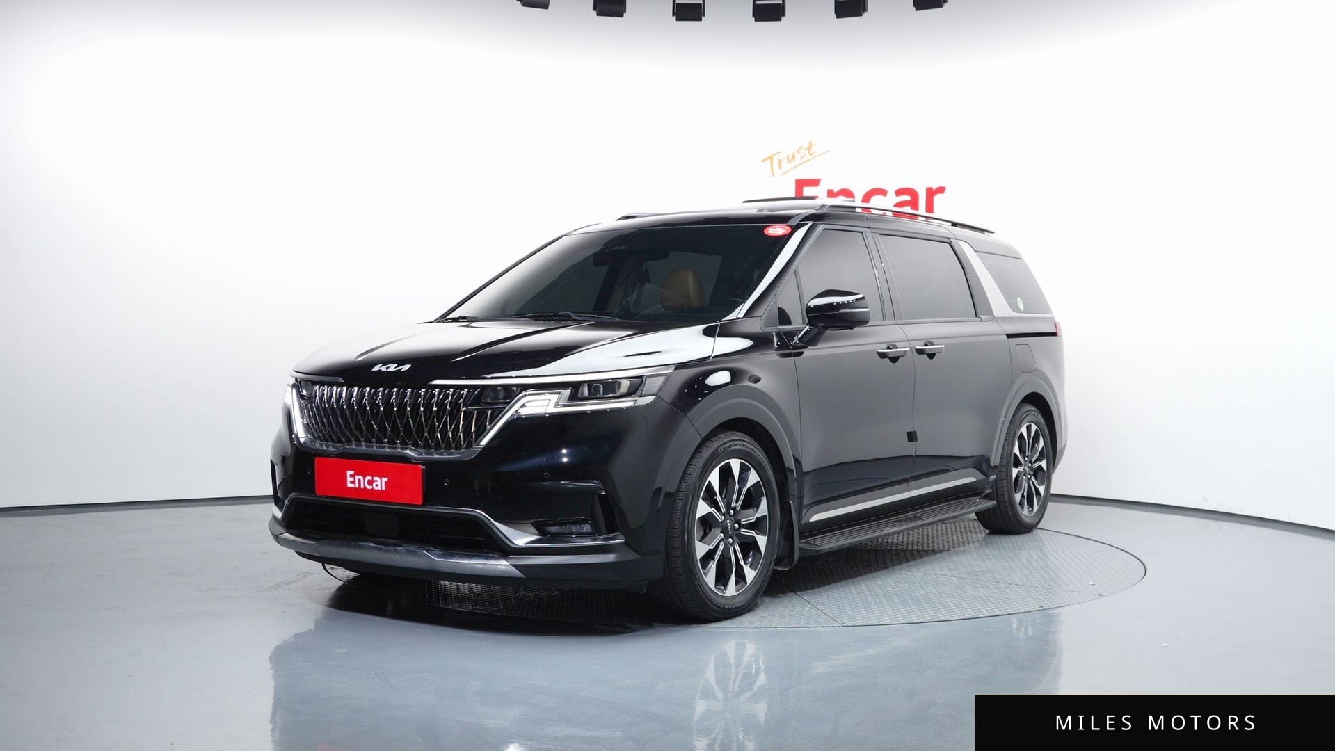Kia Carnival 2023 — фото 1 из 12