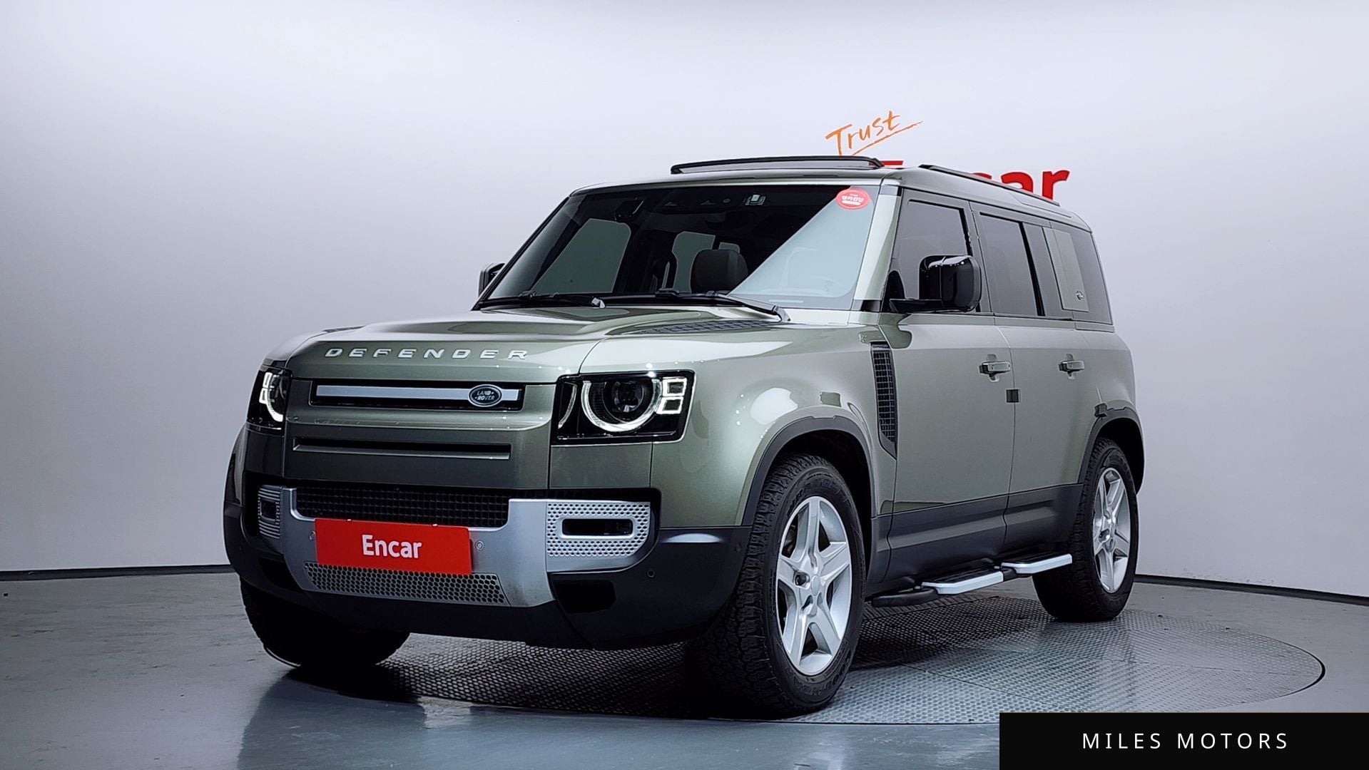 Land Rover Defender 2023 — фото 1 из 12