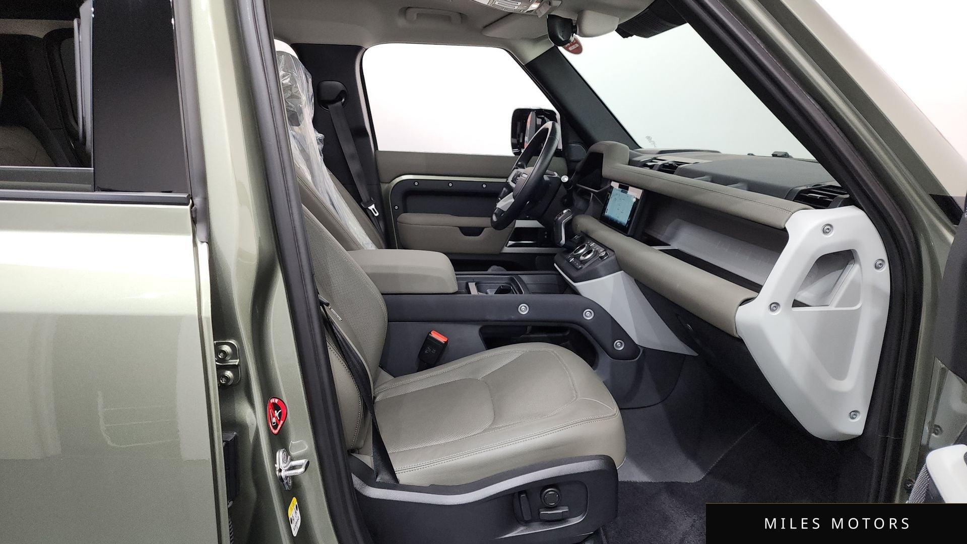 Land Rover Defender 2023 — миниатюра 11
