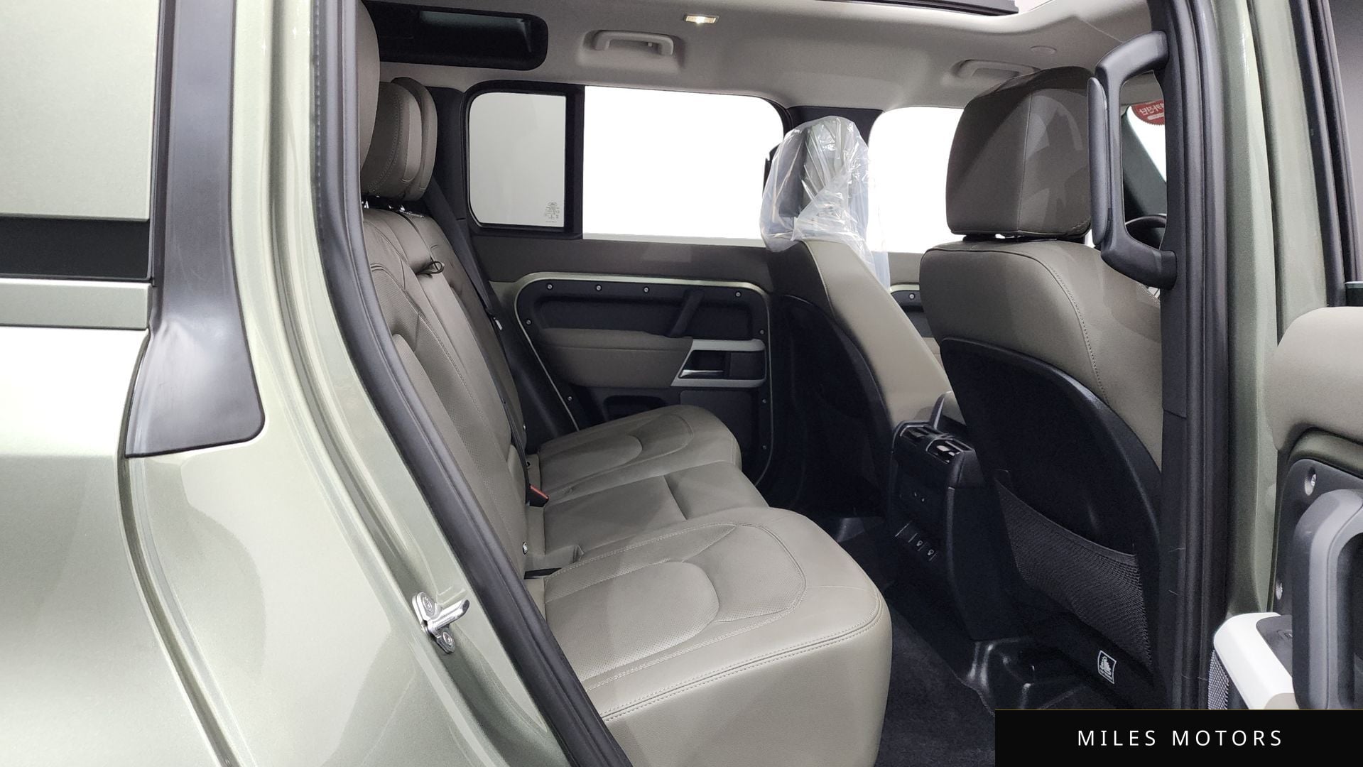 Land Rover Defender 2023 — миниатюра 12