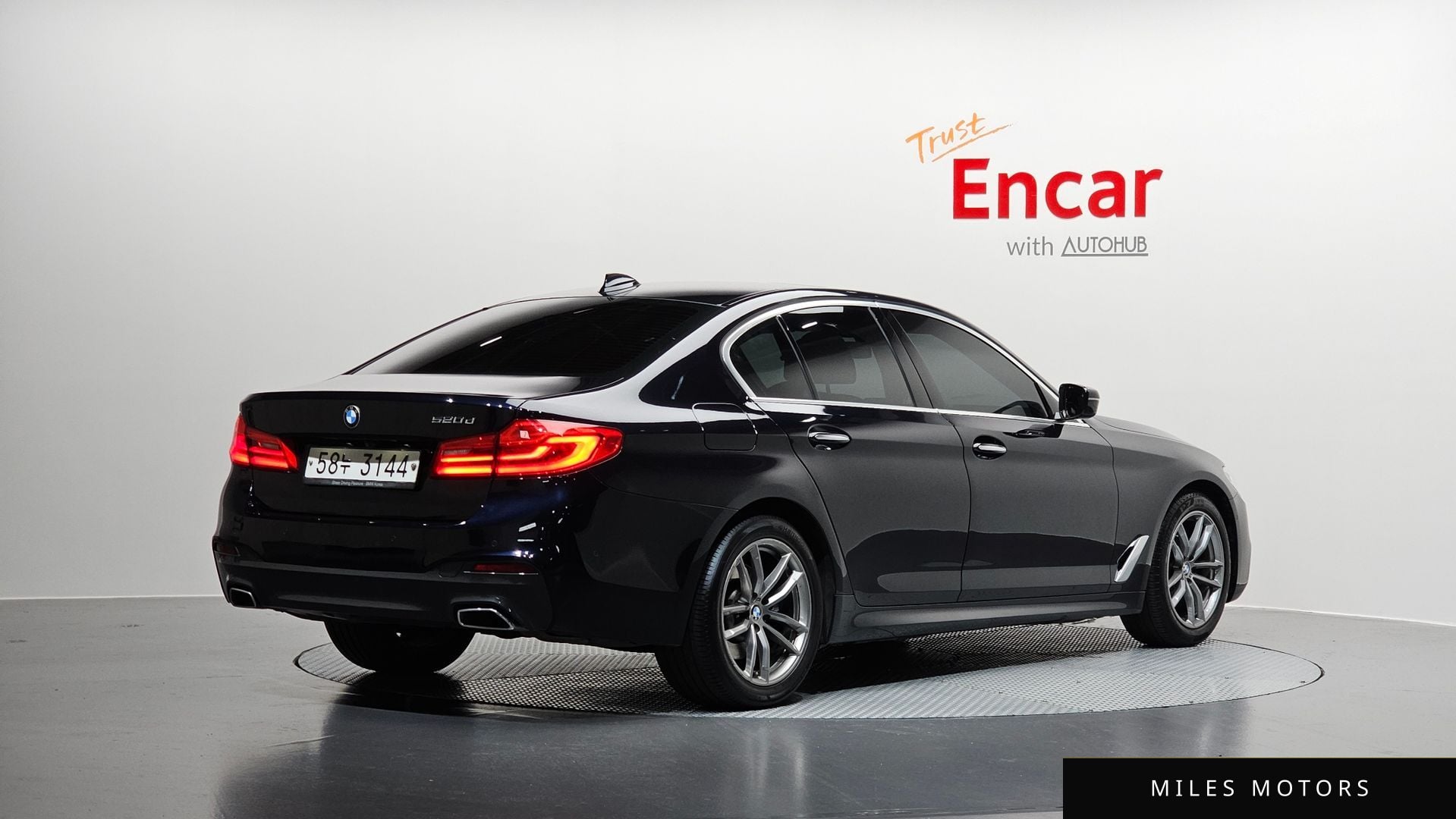 BMW 5 Series (G30) 2018 — миниатюра 2