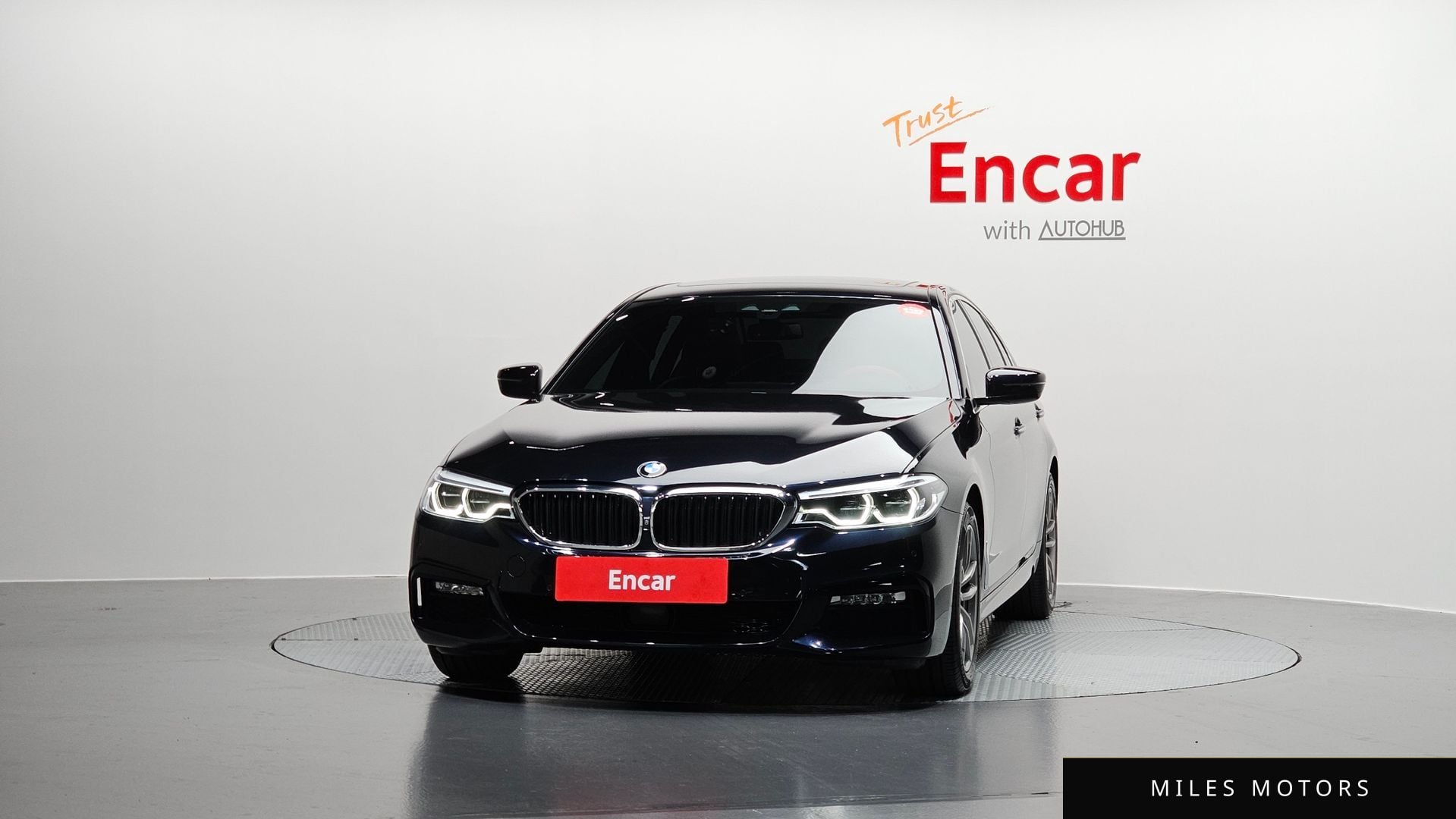 BMW 5 Series (G30) 2018 — миниатюра 3
