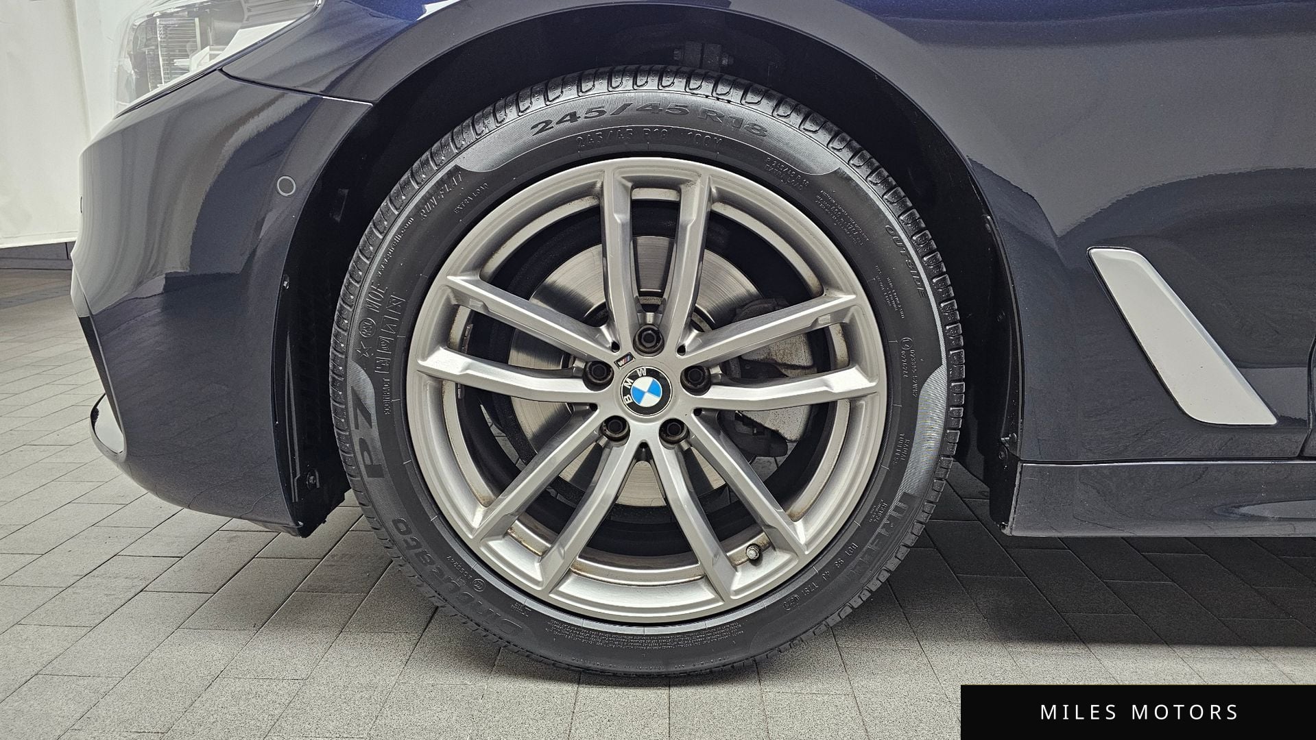 BMW 5 Series (G30) 2018 — миниатюра 5