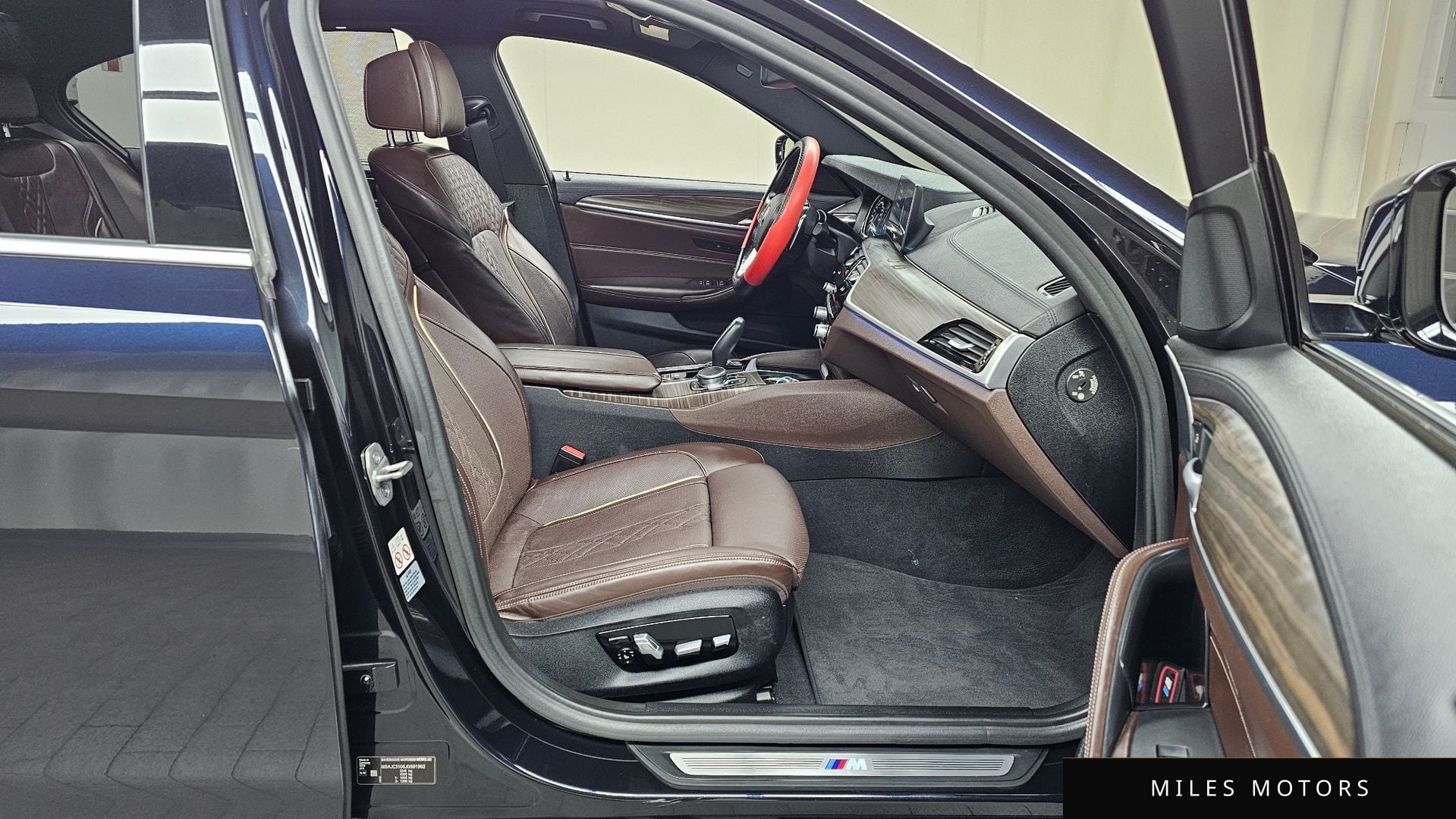 BMW 5 Series (G30) 2018 — миниатюра 11