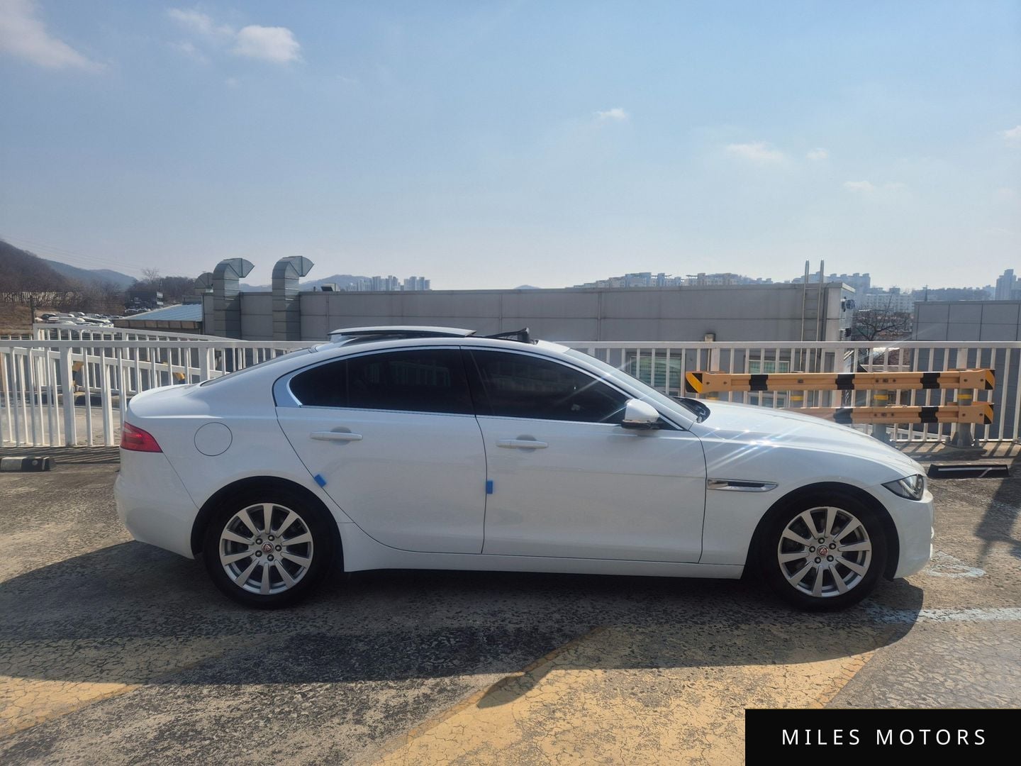 Jaguar XE 2016 — миниатюра 7