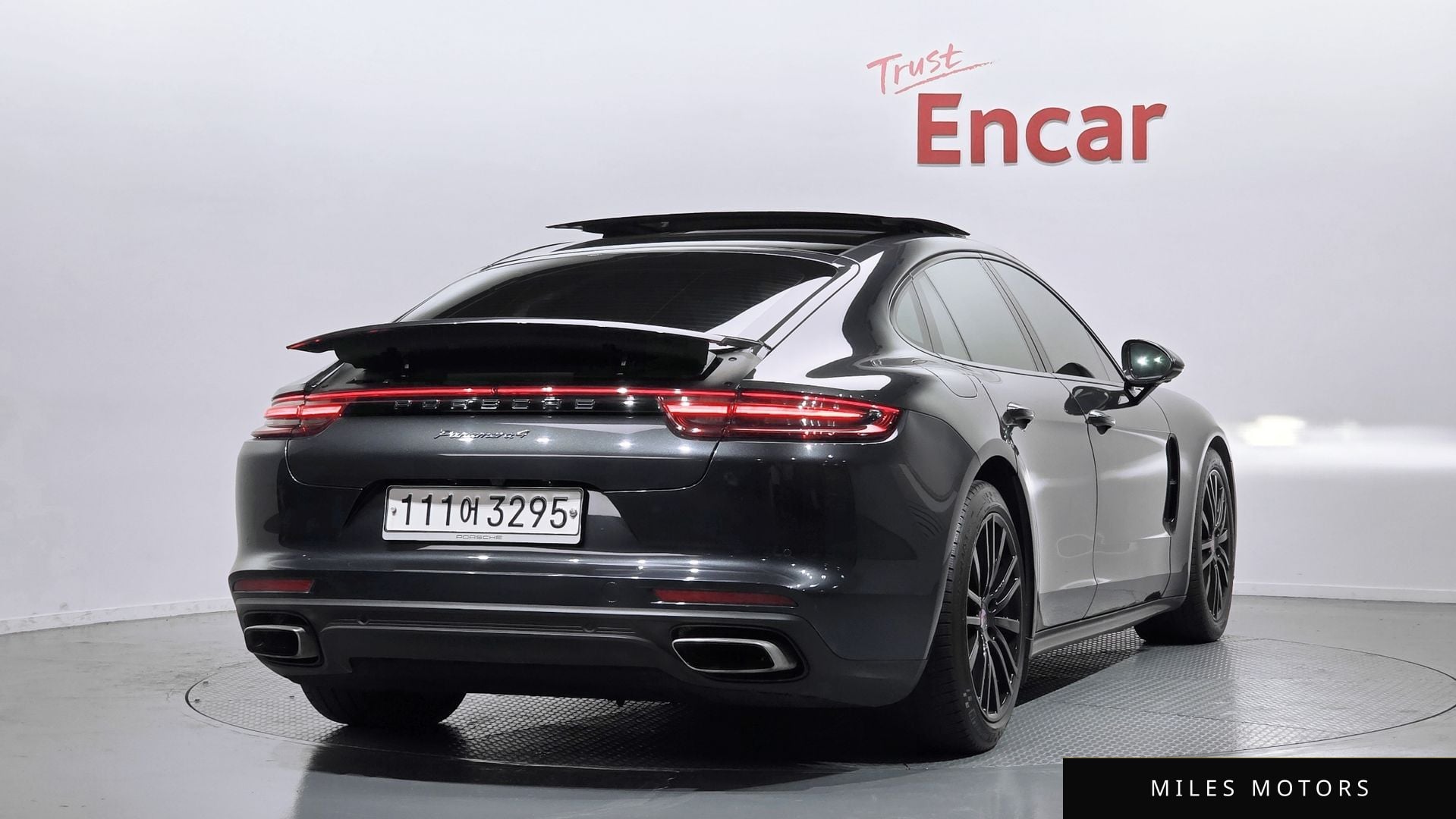 Porsche Panamera 2018 — миниатюра 2