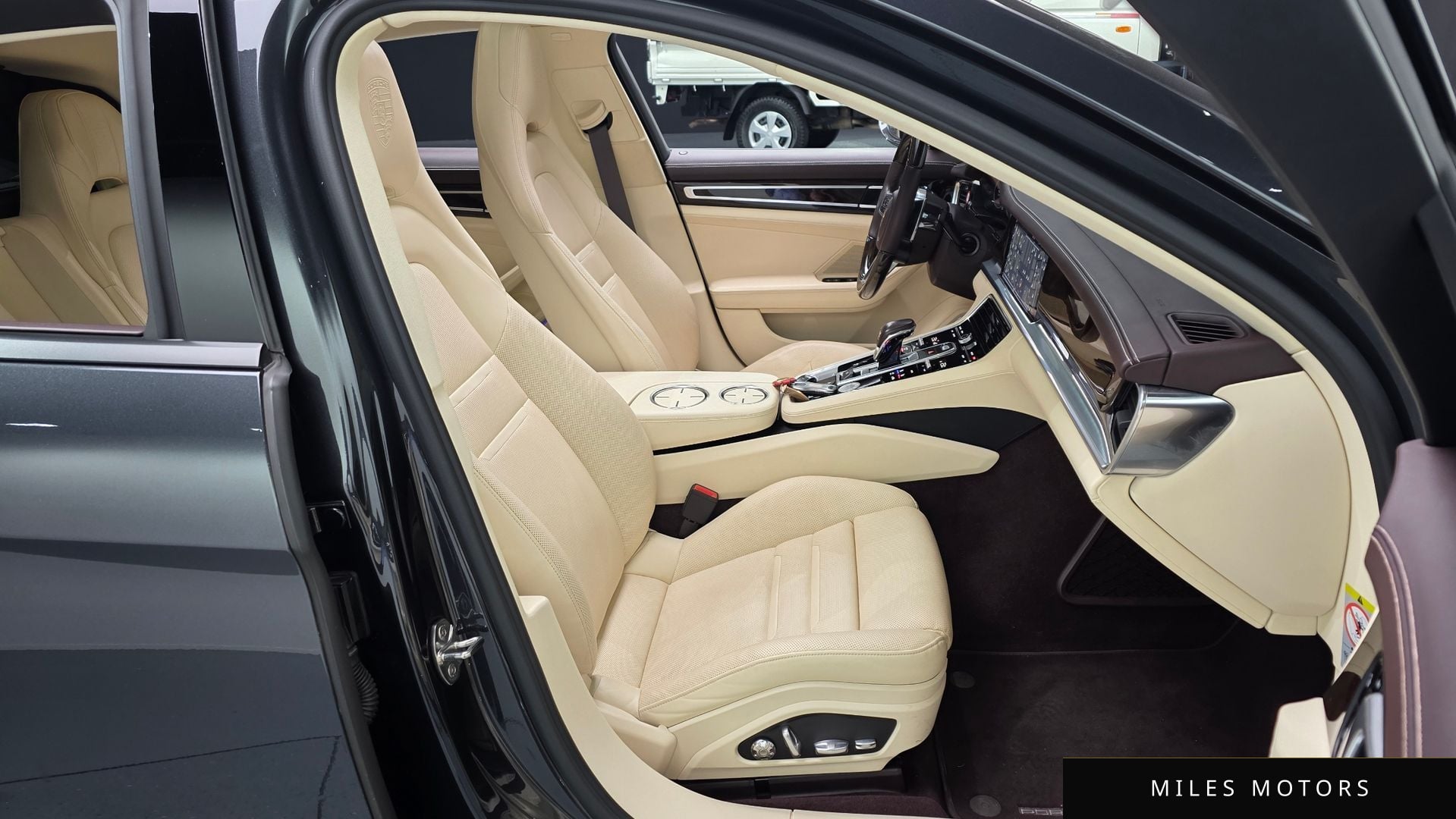 Porsche Panamera 2018 — миниатюра 10