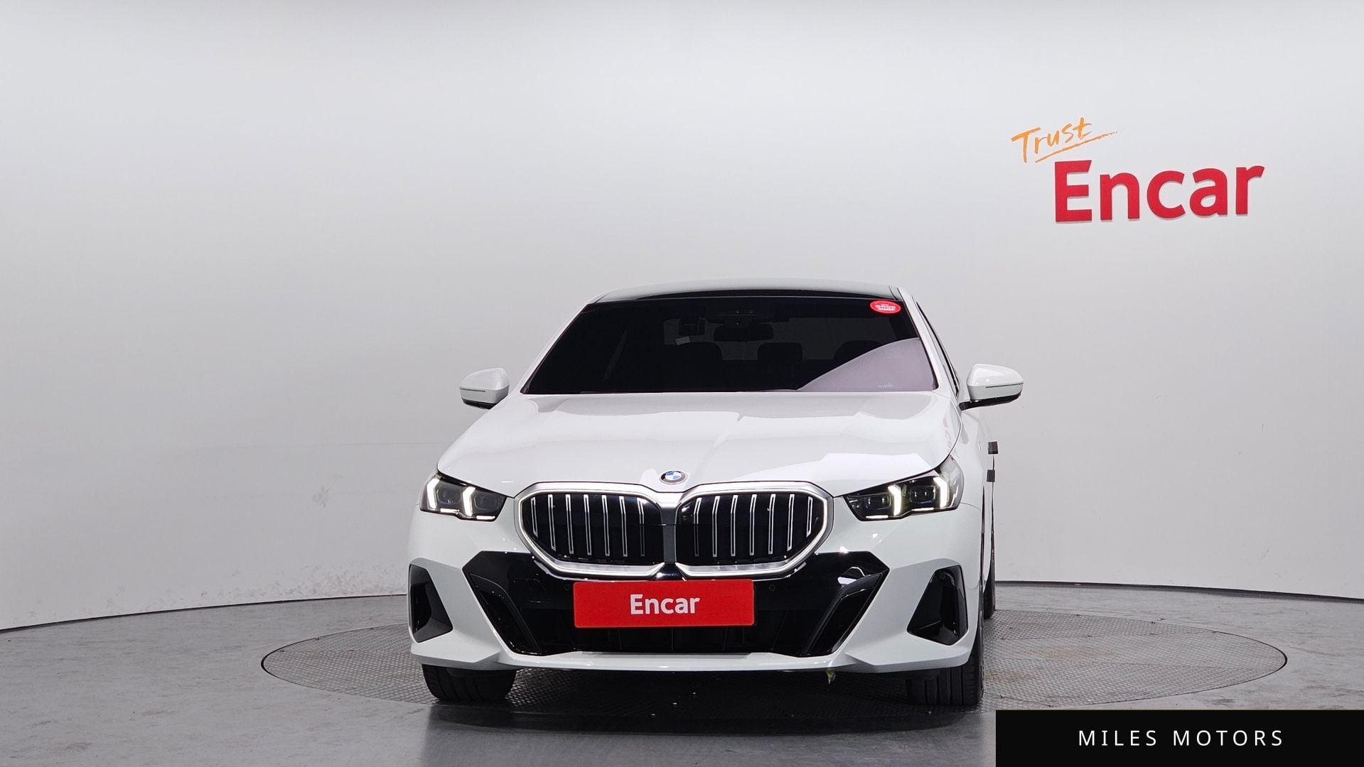 BMW 5 Series (G60) 2024 — миниатюра 3