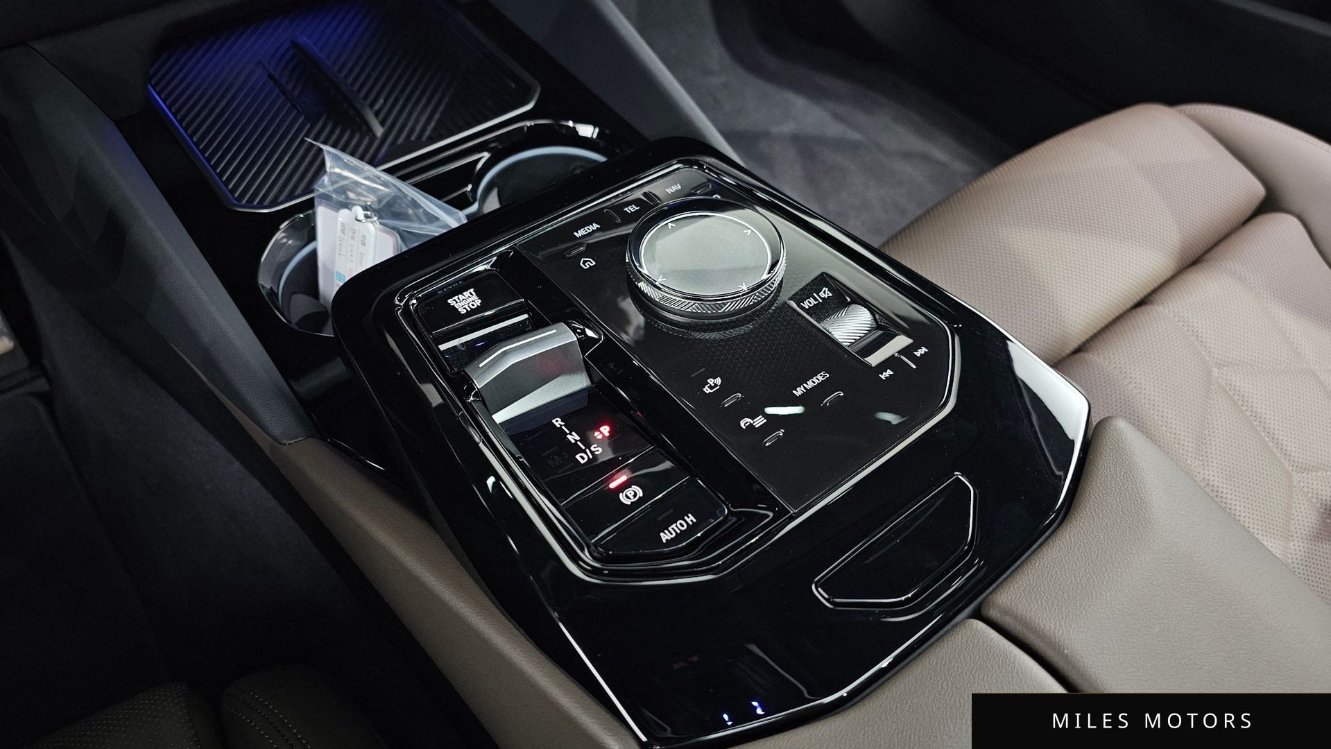 BMW 5 Series (G60) 2024 — миниатюра 9