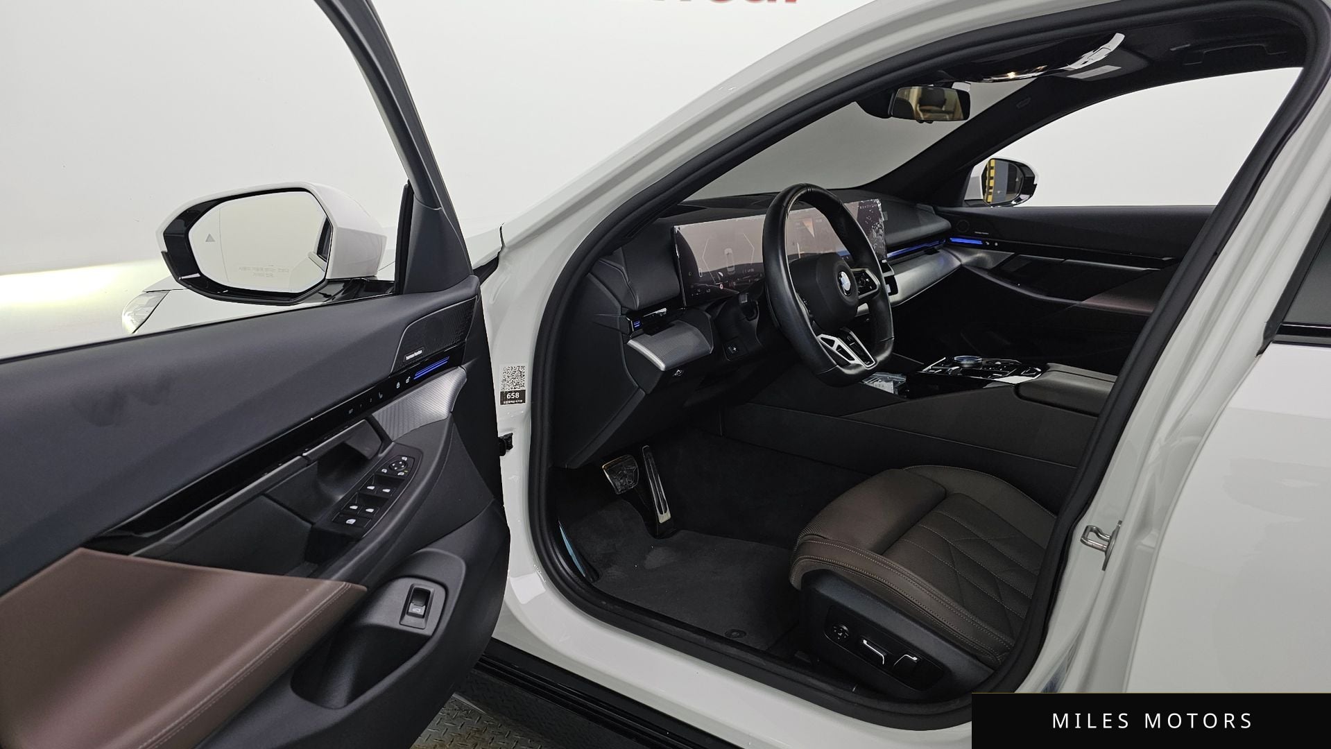 BMW 5 Series (G60) 2024 — миниатюра 10