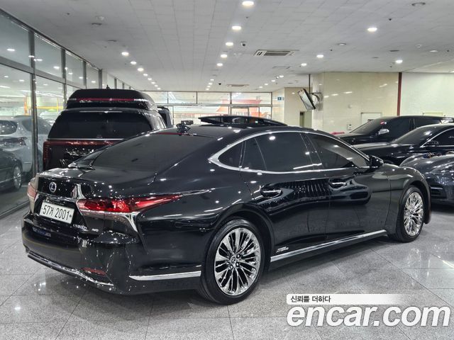 Лексус LS500h 2018 — миниатюра 3