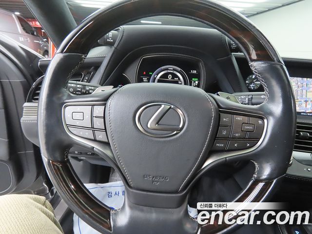 Лексус LS500h 2018 — миниатюра 8