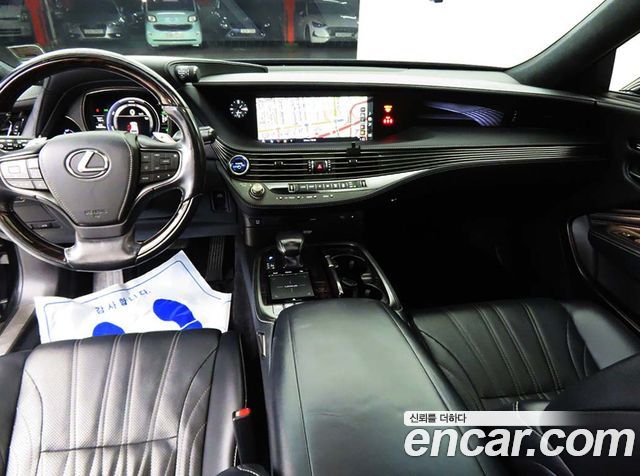 Лексус LS500h 2018 — миниатюра 14