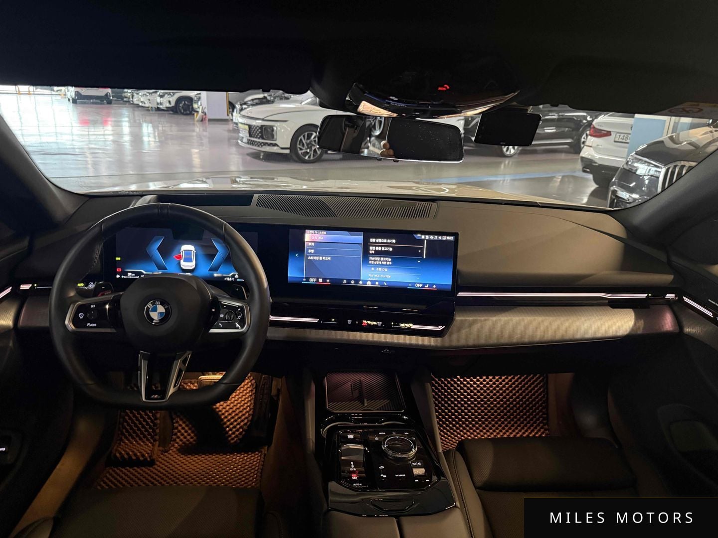BMW 5 Series (G60) 2024 — миниатюра 7